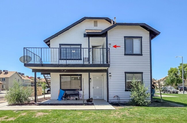 Building Photo - 2704 Villalovos Ct