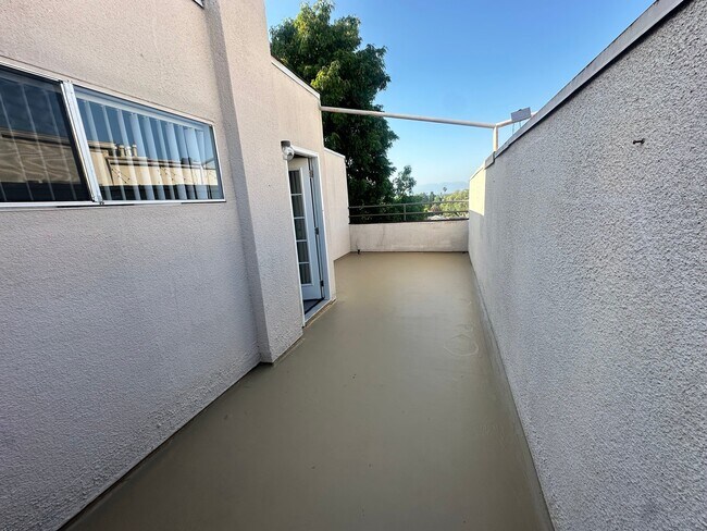 Foto del edificio - 15009 Moorpark St
