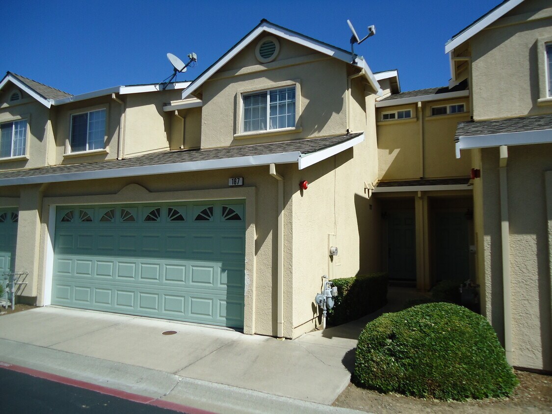 Foto principal - Southbridge Townhome