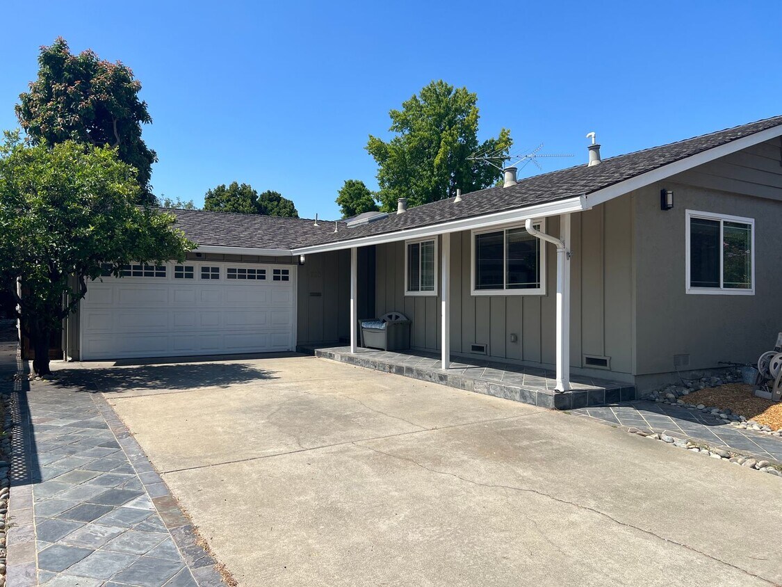 Primary Photo - Beautiful 3 bed 2 bath home in Sunnyvale. ...