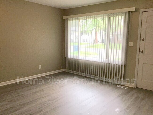 Foto del edificio - 3943 Richelieu Rd