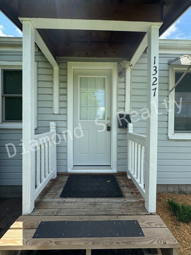 Building Photo - 1327 N Robberson Ave