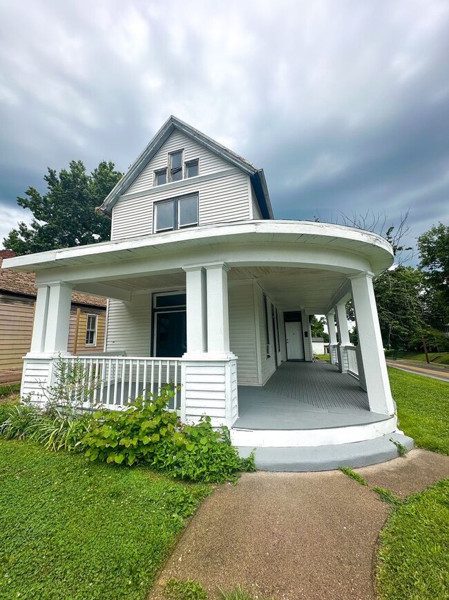 Building Photo - 1141 Chestnut St