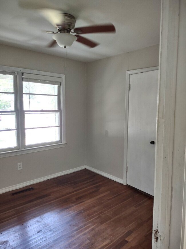 Foto del edificio - 218 McCree Dr