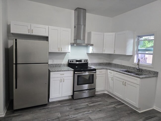 Building Photo - 12 Sargent Farmer St