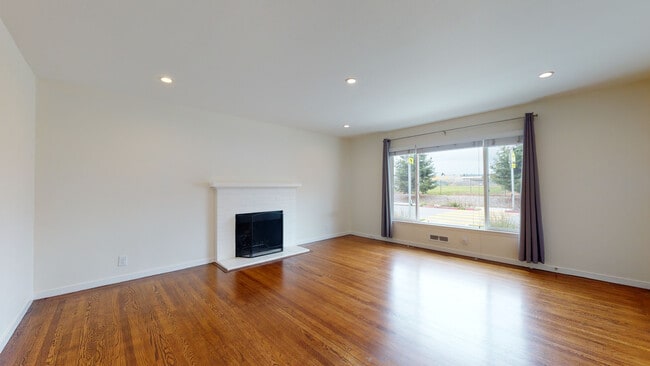 Building Photo - 700 N Humboldt St