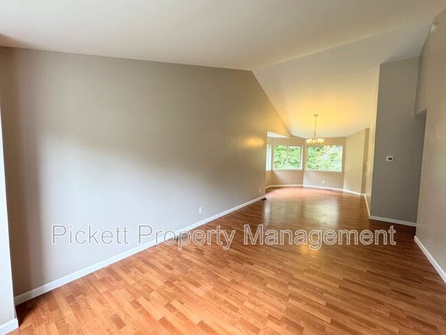 Photo - 1081 NE Shadybrook Ct House