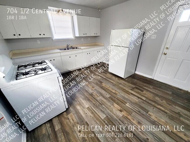 Foto del edificio - 704 1/2 Central Avenue-
