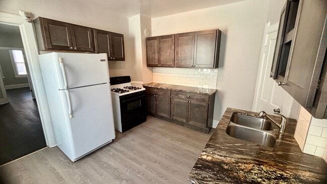 Building Photo - 1207 E Kane Pl