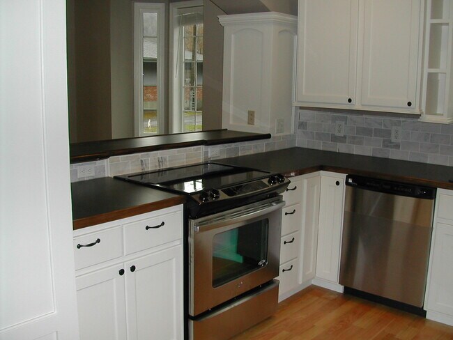 Building Photo - 411 Berry Ave