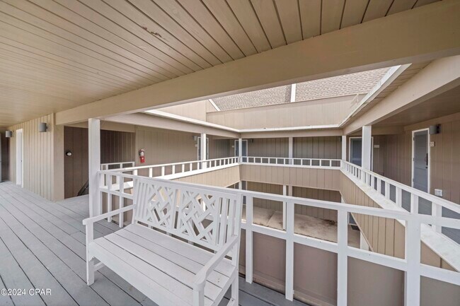 Foto del edificio - 4725 Bay Point Rd