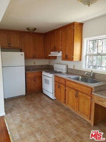 Primary Photo - 572 E Ave 28