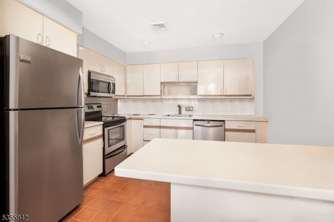 Building Photo - 101 Shearwater Ct E