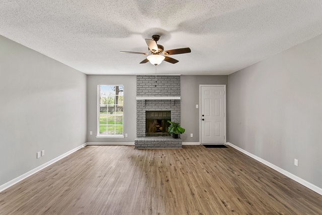 Building Photo - 6421 Green Forest Dr