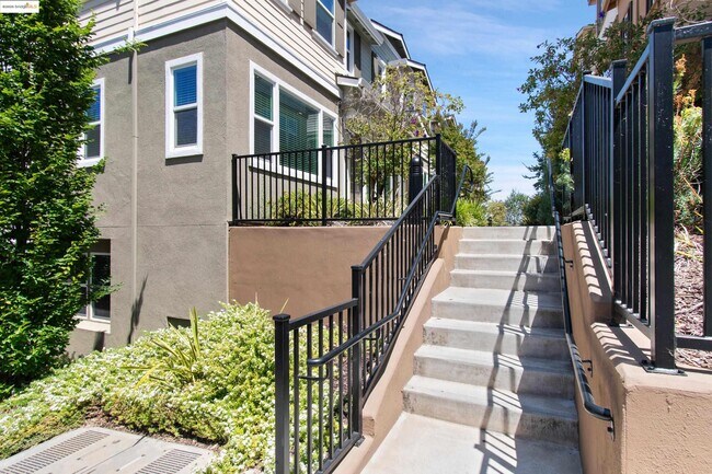 Building Photo - 701 Tierney Pl