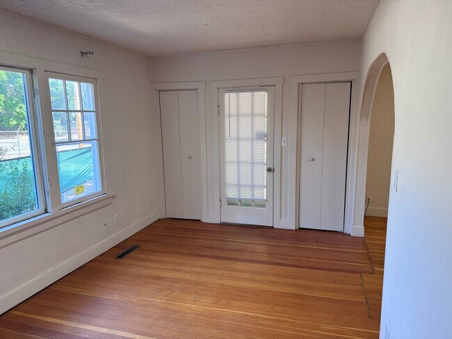 Building Photo - 280 3rd St