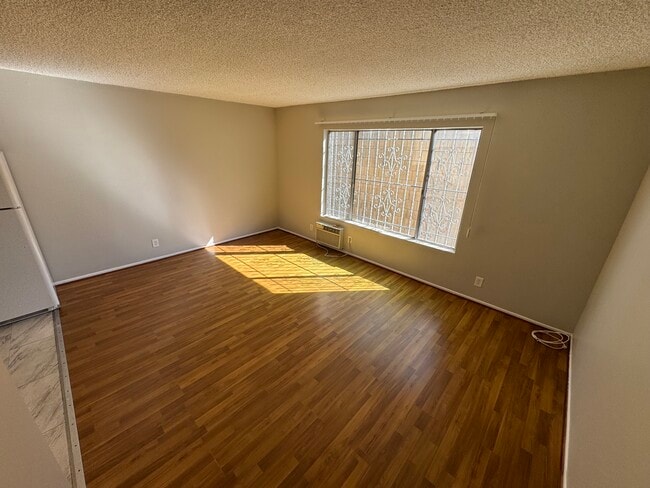 Building Photo - New Hampshire Luxurious Apts