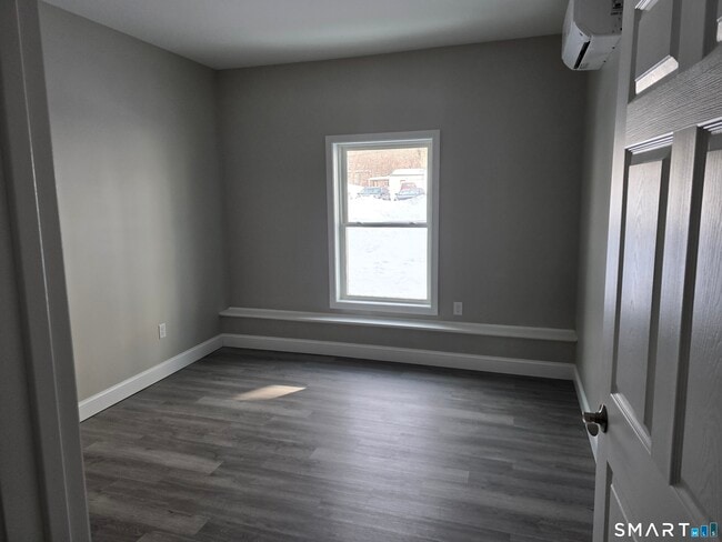 Building Photo - 775 Main St