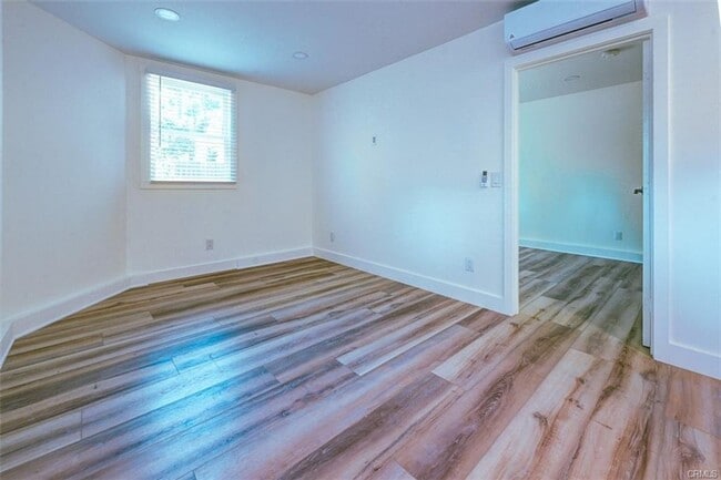 Building Photo - 271 S Grand St