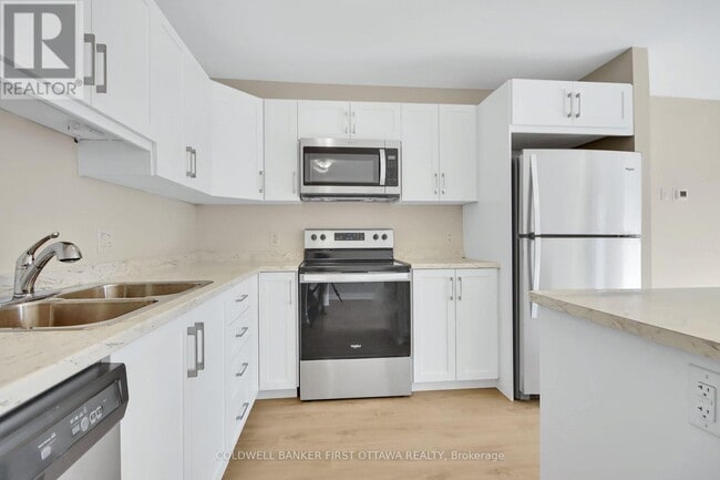 Building Photo - 81 Whitcomb Cres