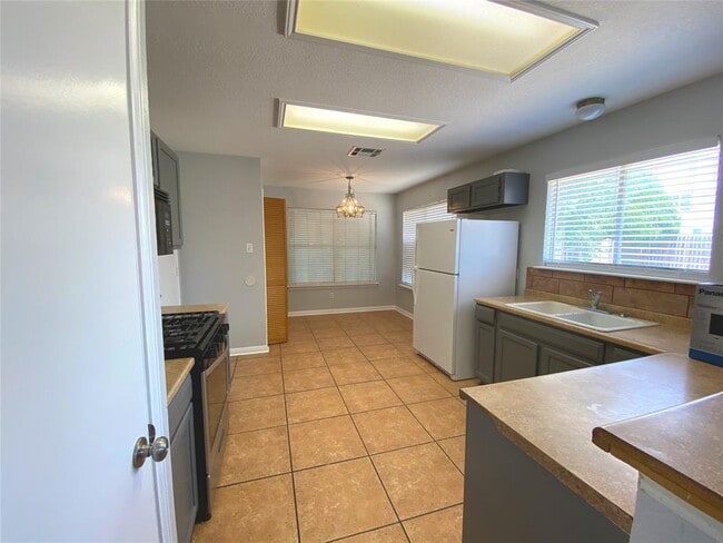 Building Photo - 2308 Wright Cir