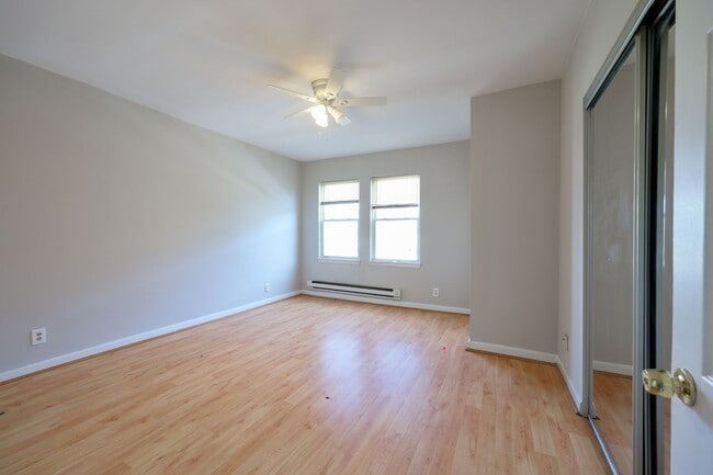 Building Photo - 1440 W Grange Ave