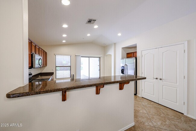 Foto del edificio - 12848 W Desert Mirage Dr