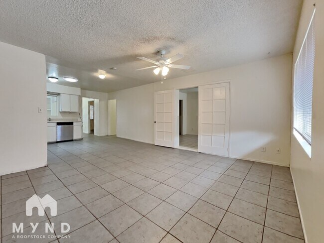 Building Photo - 1515 E Orange St