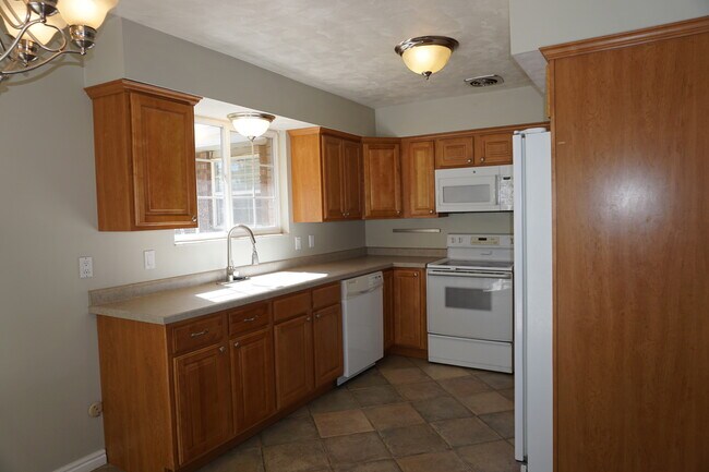 Foto del edificio - Quiet 5 Bedroom 3 Bath West Jordan Home