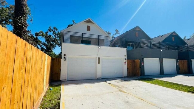 Building Photo - 9328 Firnat St