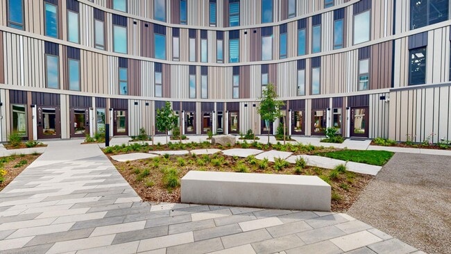 Building Photo - LUXURIOUS 2BD-2BATHROOM CONDO TOWNHOME AT EVE PARK
