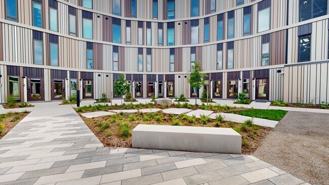 Photo du bâtiment - LUXURIOUS 2BD-2BATHROOM CONDO TOWNHOME AT EVE PARK
