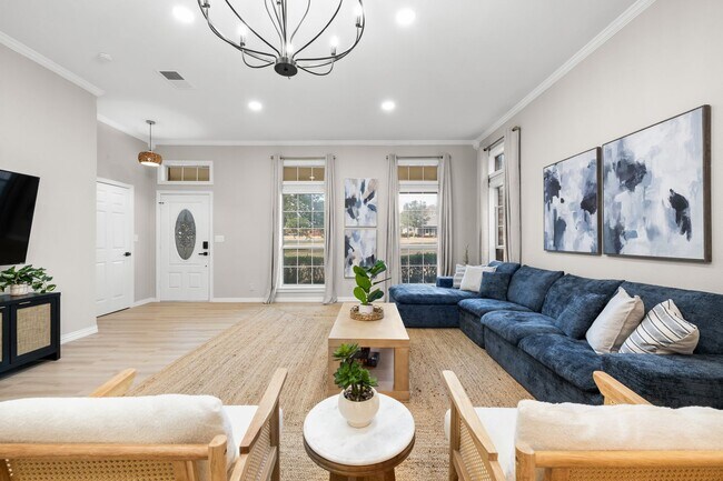 Foto del edificio - Lakefront Luxury Retreat, 5 Beds, 3 Baths, Quiet Gated Community.