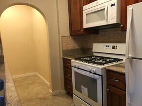 Building Photo - 731 E Broadway