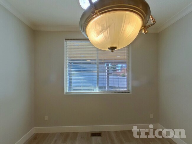 Building Photo - 7924 NE 20th St