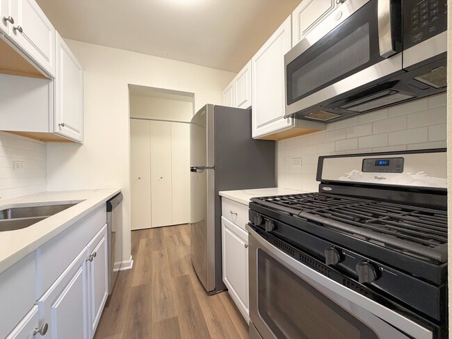 Building Photo - 889 Trace Dr