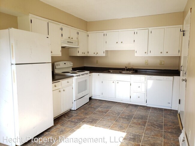 Building Photo - 3 br, 1 bath House - 223 Mattoon St