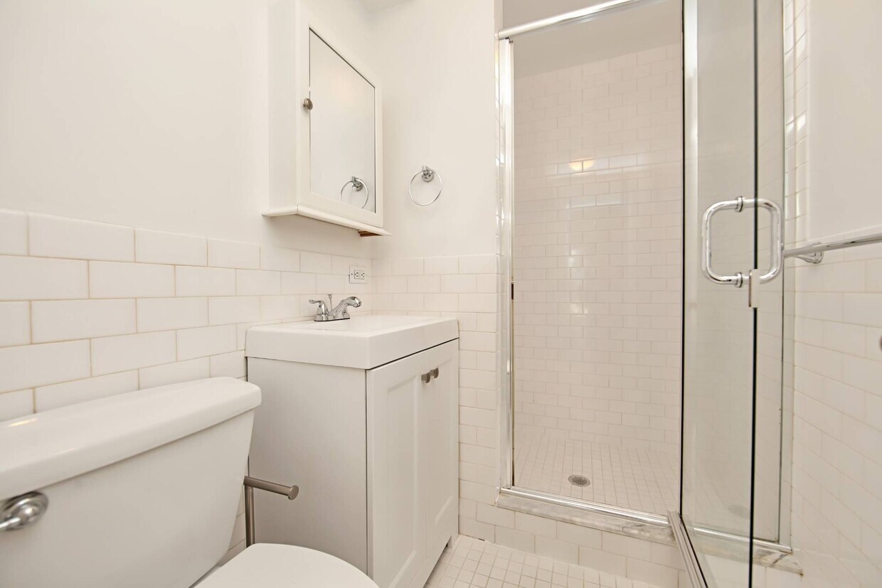 Foto del edificio - 447 E 84th St