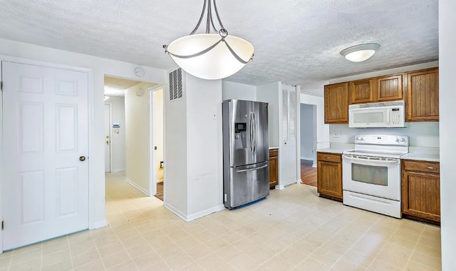Building Photo - 132 Pearsall Ave