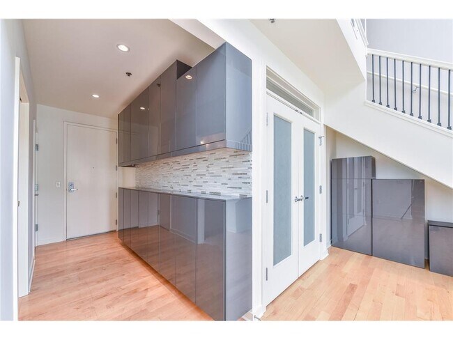 Foto del edificio - 3104 W Lake St