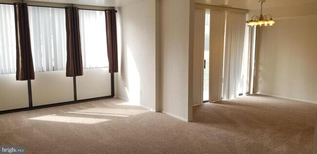 Foto del edificio - Great Location and Much More!