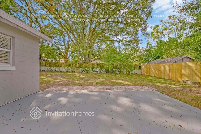 Foto del edificio - 7204 Harwick Dr