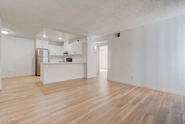 Foto del edificio - 4201 Terrestrial Dr