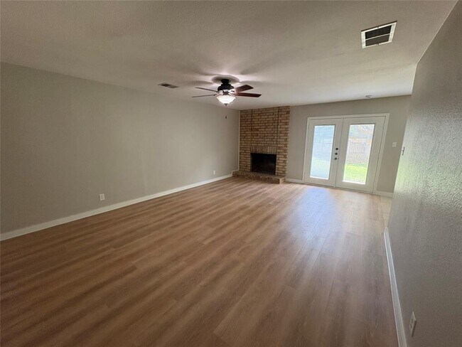 Building Photo - 817 Cactus Dr