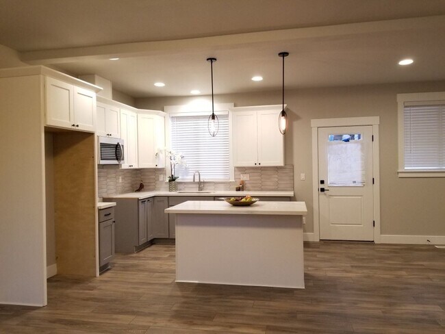 Foto del edificio - Mill Park Home - 3 bdrm, 2.5 bths, 1592 sq. ft.