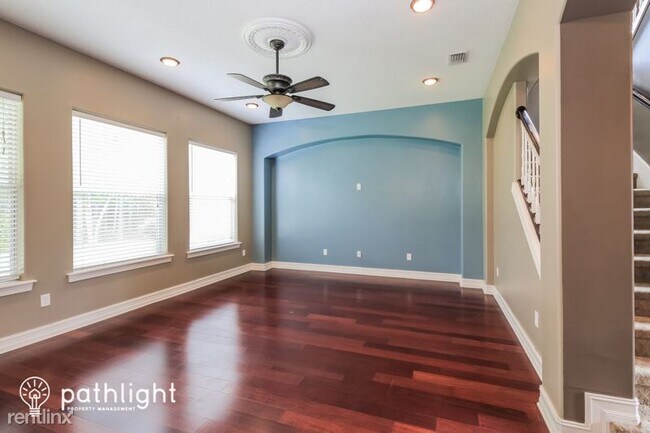 Foto del edificio - 5 br, 3 bath House - 1684 Fenton Avenue UNIT