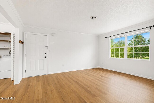 Foto del edificio - 25A Pine Ln