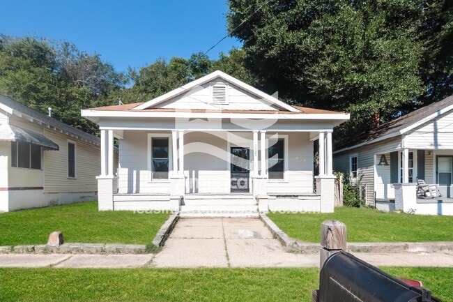 Building Photo - 2825 Waverly Ave