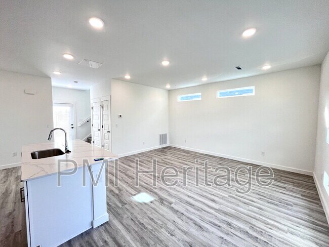 Foto del edificio - 841 Reading RR Ln