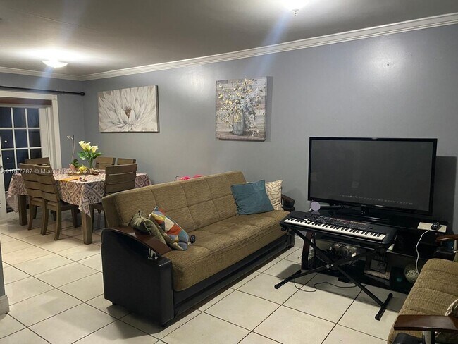 Foto del edificio - 19319 NW 54th Ct